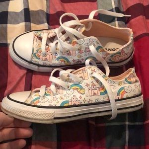 Size 1 girls converse. Worn once!